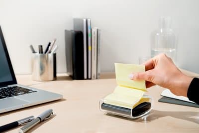 Dispenser for Z-Notes + 1 stk. Z-Notes 76x76 mm gul