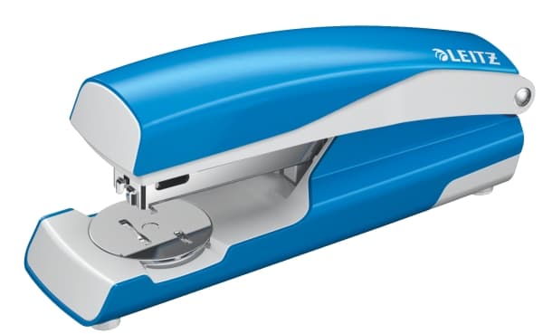 Leitz 5502 - Häftapparat - 30 ark / 3 mm - 24/6, 26/6 - plast, metall - ljusblå