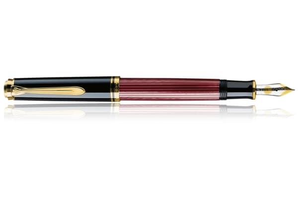 Pelikan Souverän M600, Black/Red, Gold delailing.