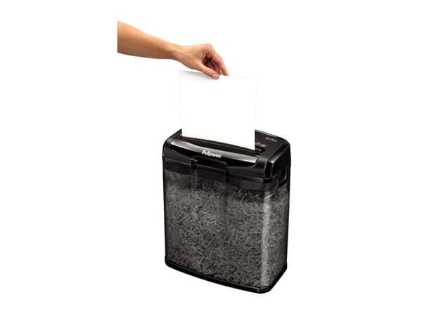 Fellowes M-7Cm, Delvis makulering, 4 x 35 mm, 13 L, 3700 mm/min, P-4, 5 min.