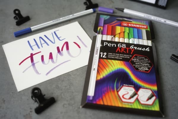STABILO Pen 68 brush ARTY, 12 färger, Multifärg, Rundad spets, Multifärg, 24 h, Vattenbaserat bläck