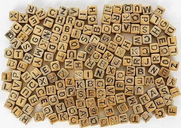 FANDY ABC-pärlor - Guldbokstäver 6 mm (30g)