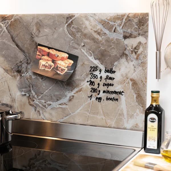 Magnetisk NAGA stænkplade 100x50 cm - glas med metal bagplade - beige marmor