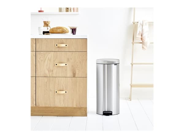 Brabantia newIcon - Roskakori - läppäkansi - 30 L - jalkapoljin - matta teräs