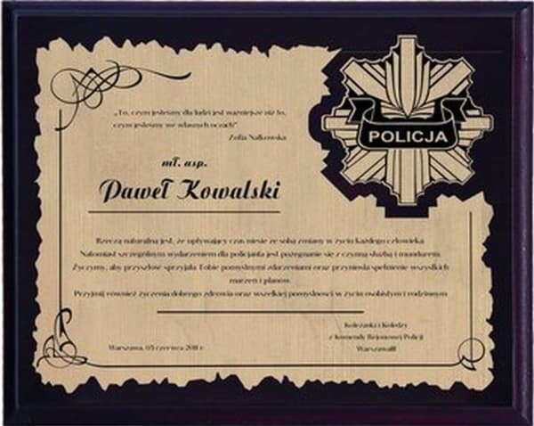 Triumph Diploma laget av plast med gravert laminat