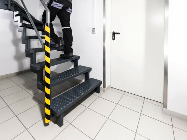 HOLDBAR rørbeskyttelsesprofil P30 gul/svart selvklebende 1m