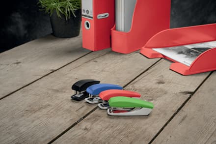 Leitz NeXXt Recycle - Häftapparat - mini - 10 ark / 1 mm - No.10 - plast, metall - röd