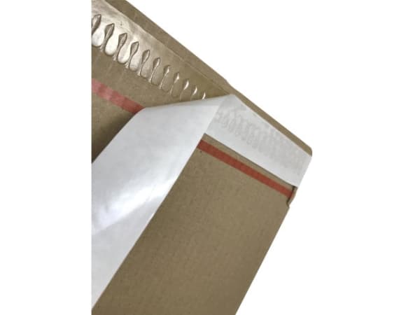 Verkkokaupan laatikko 213x153x109mm teipillä ja repäisynauhalla Ruskea 1x1x1mm (1)