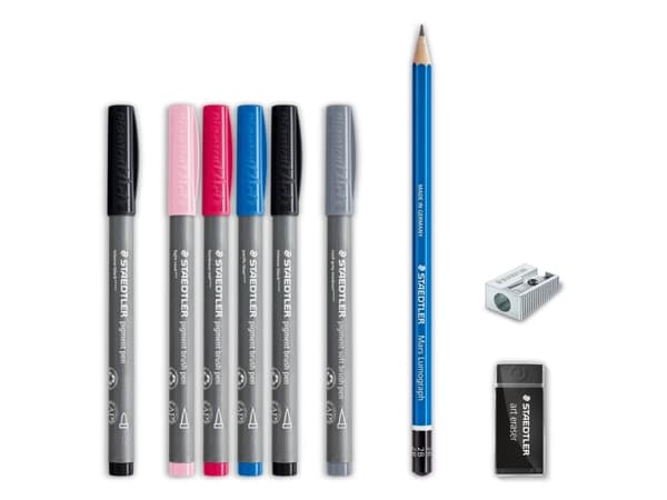 STAEDTLER skrivesett Penselbokstavsett, 9 stk. Innhold: 4x fiberpenn pigment penselpenn (371-99,-39,-23,-21) - 1 stk (61 371-1)