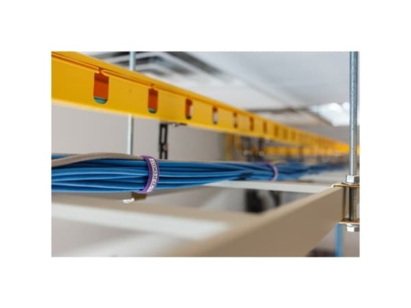 Brady M21-750-414, Svart, Vit, Självhäftande skrivaretikett, Kontinuerlig etikett, Polyester, Termal transfer, Lösa