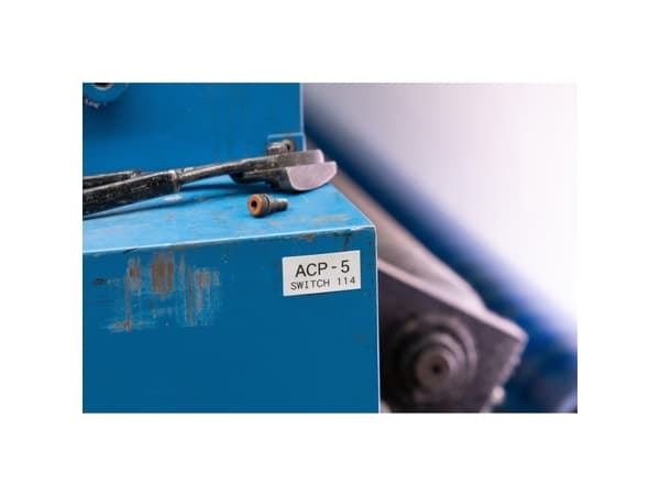 Brady M-47-428, Sort, Hvit, Selvklebende skriveretikett, Utstanset etikett, Polyester, Trermisk overføring, Akryl