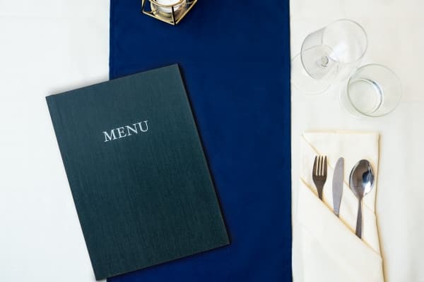 Modern A4 MENU inbunden med klämrygg, kolmönstrad