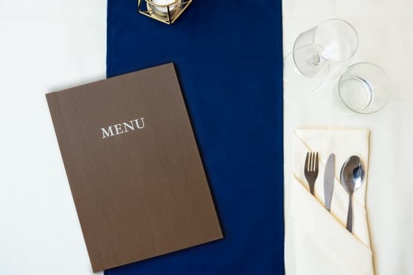 Modern A4 MENU inbunden pärm med klämrygg, brun