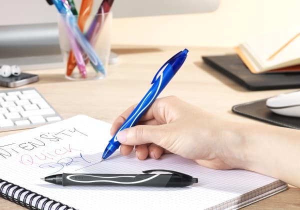 BIC Gel-ocity QuickDry - Rollerball-penna - röd - gelbläck - 0.7 mm - medel - indragbar (paket om 12)