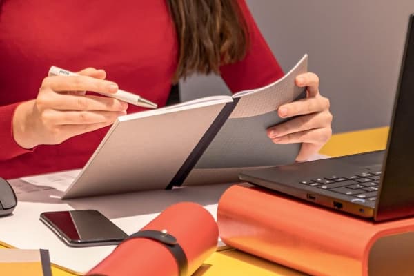 Sigel Notebook A5-linjet gult innbundet omslag 200 sider - A5 (SN100)