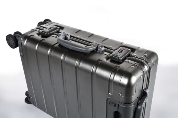 Kuffert RW Aluminmum Silver lavet af aluminium med TSA-lås