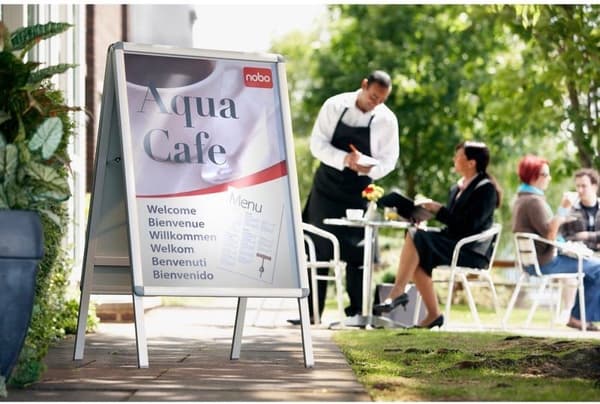Nobo Sidewalk -kyltti alumiinia A1-muoto - Mainoskyltti - 650 x 1135 x 70 mm - Säänkestävä