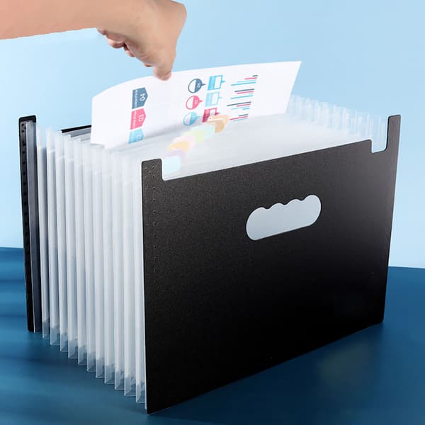 Dokumentmapp A4 med 13 fack och praktiskt handtag