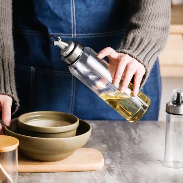 2-stycken multifunktionella oljedispenser Vinäger- och oljeflaskor av glas med 450 ml fyllnadskapacitet - För att hälla upp portioner utan att spilla