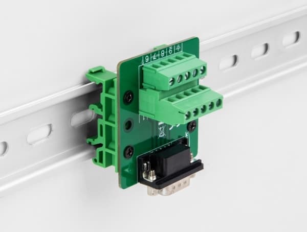Delock - Seriell adapter - DB-9 (hunn) til 10-pins terminalblokk
