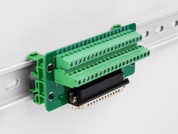 Delock - Seriell adapter - DB-37 (hunn) til 38 pin terminal block