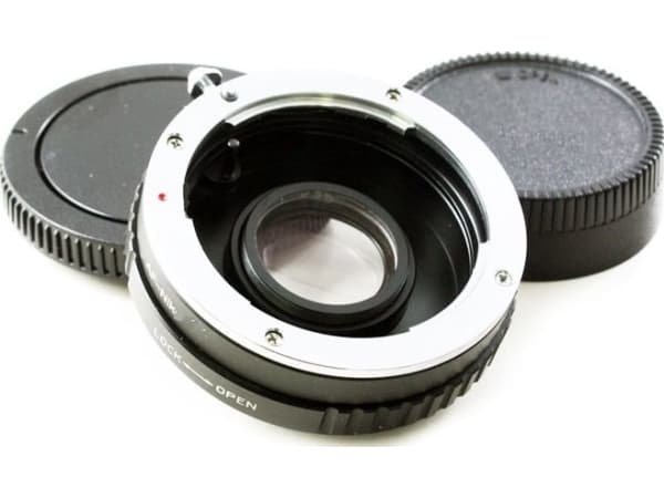 Pixco-sovitin NIKON AF Ai AiS -kameraan ja SONY MINOLTA A -objektiiviin