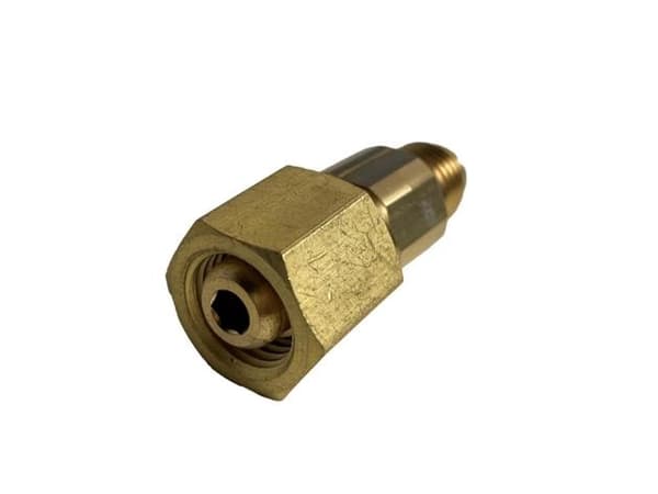 Adapteri 1/4''G indv x 1/4''flare udv