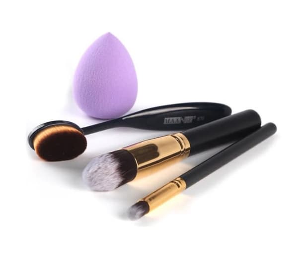 Borstset med 1 beautyblender samt 3 borstar
