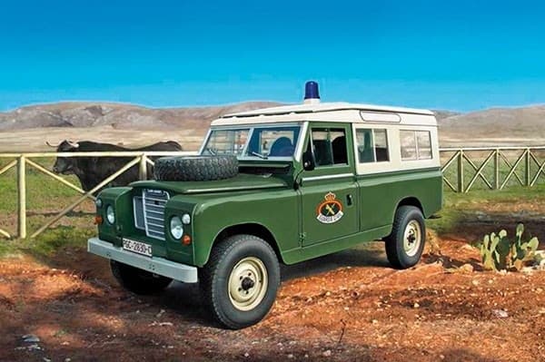 Italeri 1:35 LAND ROVER 109 'Guardia Civil'