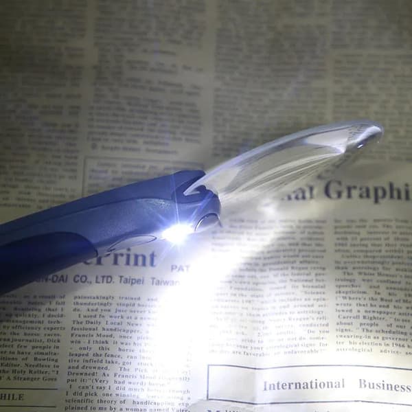 Förstorningsglas 2,5x90mm m. ledlampor vitt ljus.inkl. batterier