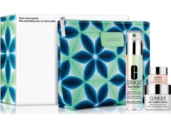 Clinique Clinique Even Tone Experts kosmetikk med en kosmetolog