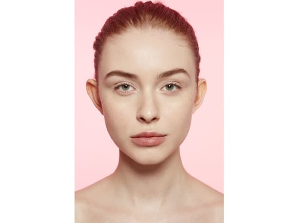 L'Oréal Paris Brow Artist Xpert, Sort, Ebony, 1 stk, POLYETHYLENE, CETEARYL ETHYLHEXANOATE, OCTYLDODECANOL, DICALCIUM, PHOSPHATE, NYLON-12, ALUMINUM.
