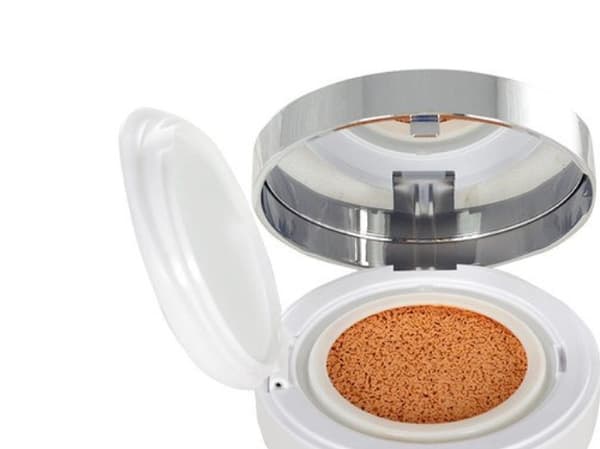 Lancome Miracle Cushion Liquid Cushion Compact SPF23 flytende kompakt foundation i en pute 04 Beige Miel 14g