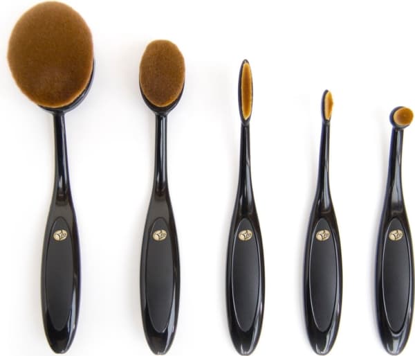 RIO Beauty A set of 5 make-up brushes