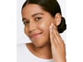 Miniatyrbild 3 av 5: CLINIQUE MOISTURE SURGE SHEERTINT HYDRATOR BROAD SPECTRUM SPF25 40ML UNIVERSAL LIGHT MEDIUM 3