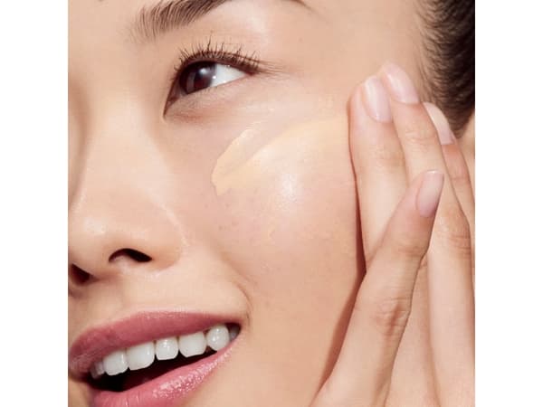 CLINIQUE_Clinique Even Better Clinical Vitamin Makeup SPF50 podkład do twarzy z SPF50 4 Light Medium Cool 30ml