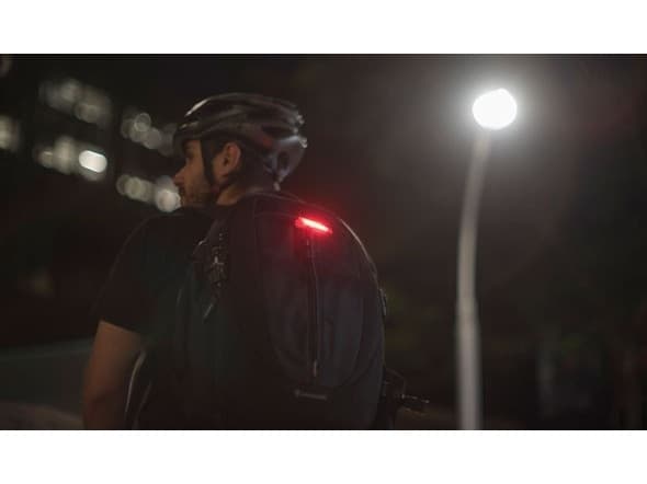 Knog 12142, Lommelyktsmontering til sykkel, Vanntett, IP67, Innebygd batteri, Sort, Rød