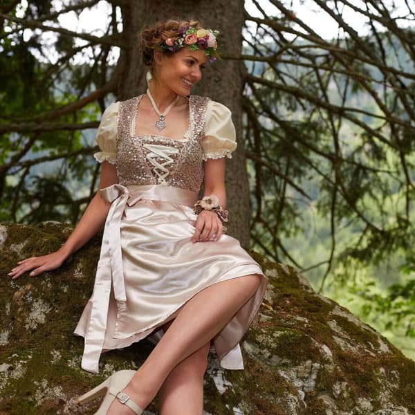 Kvinde kostume mini dirndl Burgau model 2
