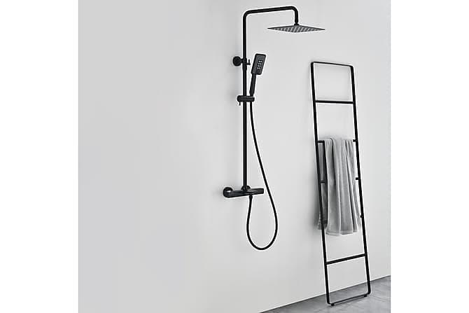 Badevaerelset har brusebad Bathlife Flod Matte sort