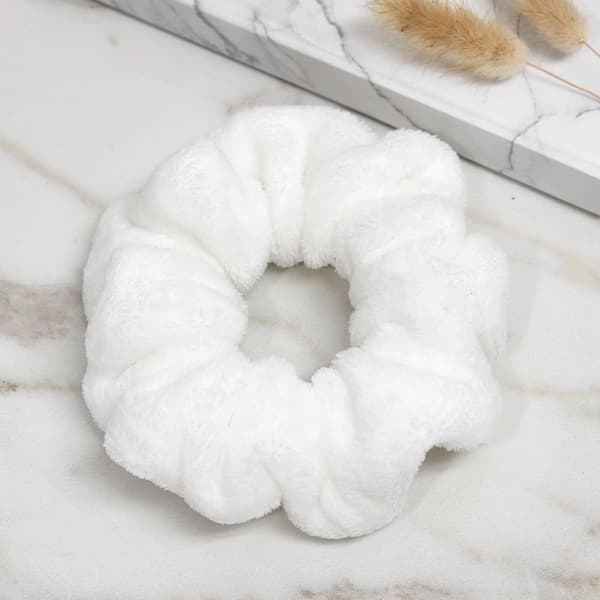 Hår Scrunchie i kunstpels - hvid