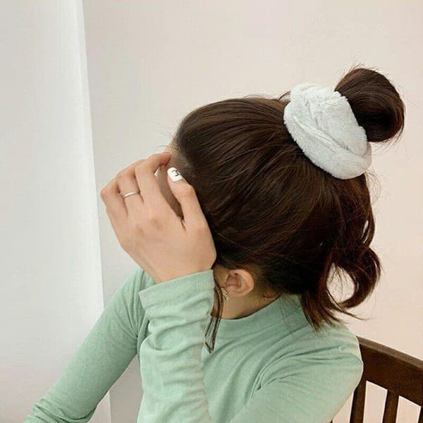 Hår Scrunchie i kunstpels - hvid