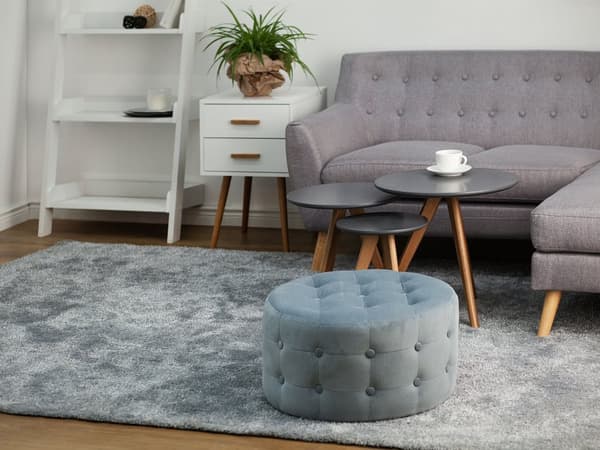 Fotpall Grå Sammet Rund Puff Knappar Tuftad klädsel Glam Ottoman Vardagsrumsmöbler
