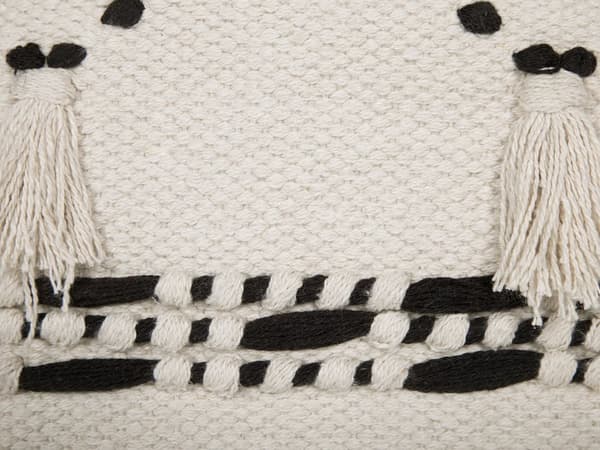 Fotpall Beige och Svart Bomull Dekorativ Stickad Träben Dekorativa tofsar Boho Design