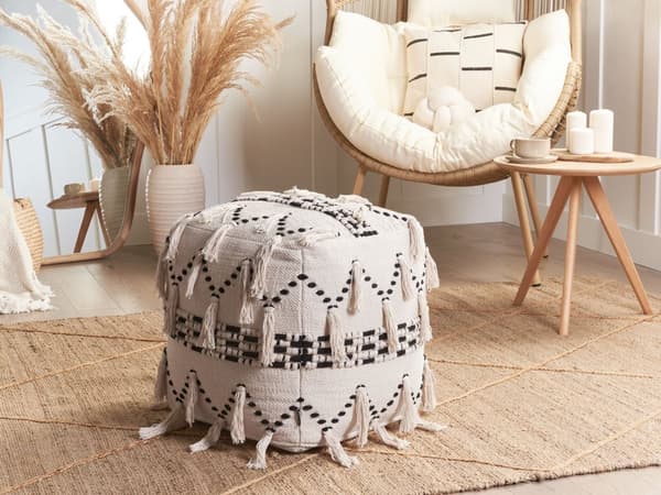 Puff Beige med Svarte Bomulls Strikkede Dekorative Dusker Boho Design
