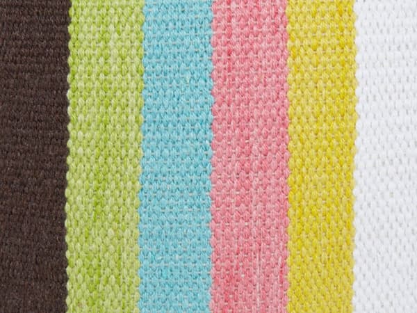 Flerfarvet bomuldspuf 45 x 45 cm håndlavet geometrisk mønster med kvaster ottoman fodskammel boho stue soveværelse