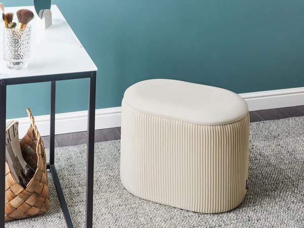 Rahi vaaleanbeige sametti verhoiltu puu 55 x 35 x 41 cm säilytystilalla ovaali tikattu moderni glamour tyyli