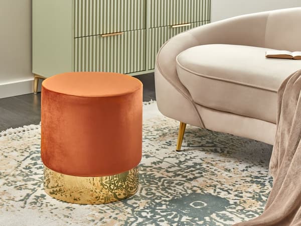 Puff Orange Sammet Rund Fotpall ⌀ 39 cm Glam Pall med guld Glamourös Design Vardagsrum Sovrum