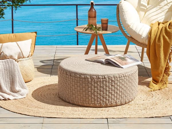 Puf Beige 50 x 50 cm Udendørs Havepuf Flettet Fodskammel til Terrasse Håndvævet Udepuf Rund
