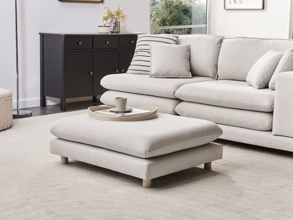 Ottoman Fodskammel Beige 68 x 86 cm Skammel med Stof Moderne Puf med Ben Stueindretning