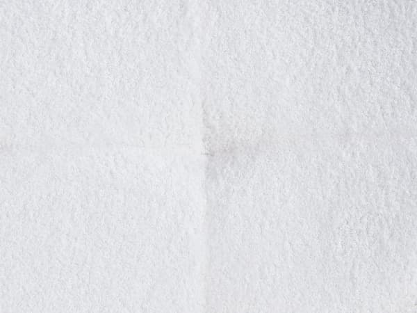 Fotpall Vit Tuftad Boucle Tyg Modernt Vardagsrum Kvadratisk Fotpall Guldben